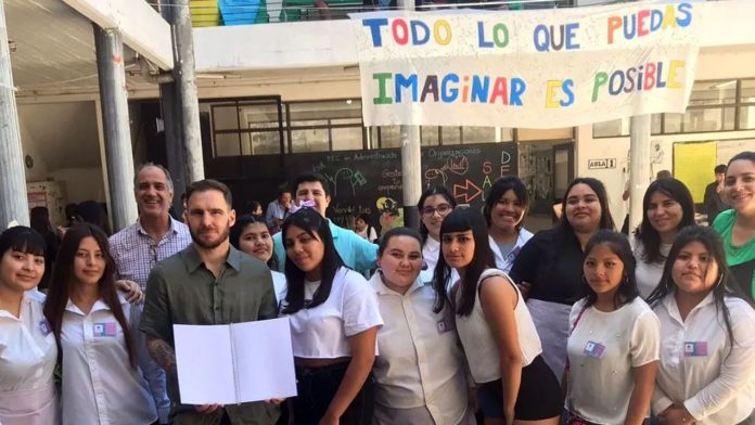 Las alumnas que hicieron un menú en Braille y lo donaron a un restaurante: el dato que las sorprendió