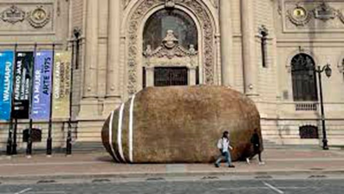 Polémica en Chile por obra de arte que fue pagada 25 mil dólares por el gobierno