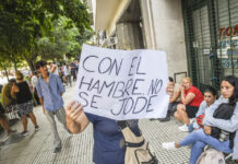 La larga fila del hambre que el Gobierno de Milei decidió ignorar