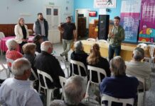 Personas mayores participaron de un taller para prevenir ciberdelitos