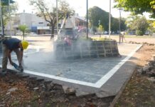 Con inversión municipal se realiza la puesta en valor del Bulevar Malvinas en la Plaza central