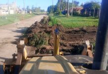 El municipio intensifica el mantenimiento de calles de tierra para mejorar la circulación en los barrios