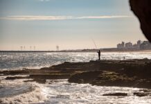 Turismo lanzó una promoción con la pesca como experiencia a vivir en Necochea