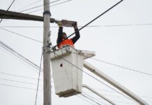 Así avanza el recambio de luminarias que lleva adelante el municipio en Necochea y Quequén