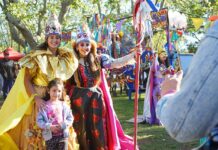 Las plazas temáticas con sus atracciones, un rasgo distintivo de los festejos por el aniversario local