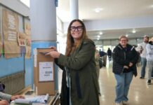 «Que la gente se acerque a votar, es un sistema muy simple»