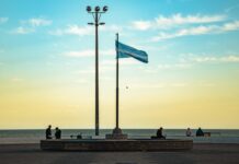 Los Concejales de La Libertad Avanza solicitan informes sobre si se arrió la bandera argentina durante la marcha del orgullo