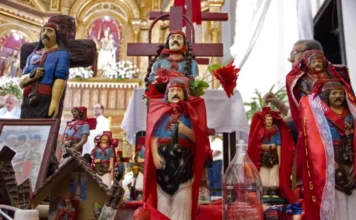 Celebra un nuevo aniversario en el santuario del Gauchito Gil en la Ruta 86