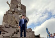 “Nuestros héroes no son figuras de bronce, son vecinos nuestros y no nos alcanzará la vida para agradecerles”