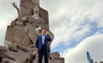 “Nuestros héroes no son figuras de bronce, son vecinos nuestros y no nos alcanzará la vida para agradecerles”