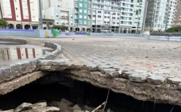 Hay desmoronamientos en la rambla y en las letras Necochea y se pide evitar la circulación