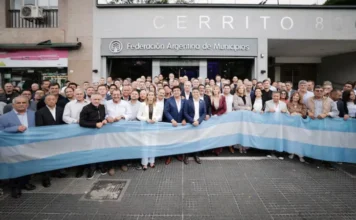 Rojas y demás intendentes marchan al Ministerio de Capital Humano