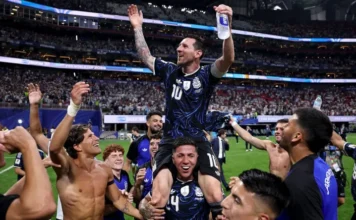 La Selección argentina consiguió otro triunfo memorable: jugó a puro carácter, le ganó 2-1 a Inglaterra y enfrentará a España en la final