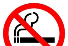 La ACT quiere saber si se cumple la ordenanza que prohíbe fumar en oficinas municipales