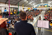 Arturo Rojas dio la bienvenida a los más de 750 jóvenes que participan de la «Invasión de Pueblos»