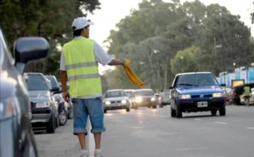 El Concejo aprobó el proyecto de La Libertad Avanza para prohibir la actividad de cuidacoches