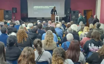 La economista y diputada Julia Strada brindó una charla a sala llena en Necochea
